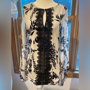White House Black Market / Women’s Blouse / Size XS / Silk